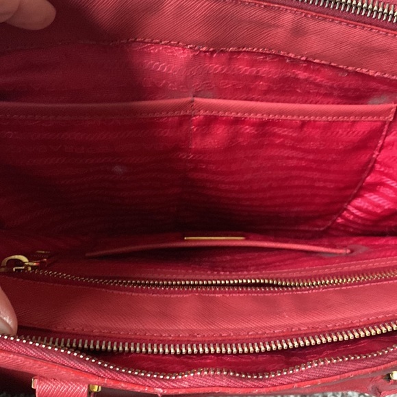 Authentic Prada Large Saffiano - Picture 12 of 14